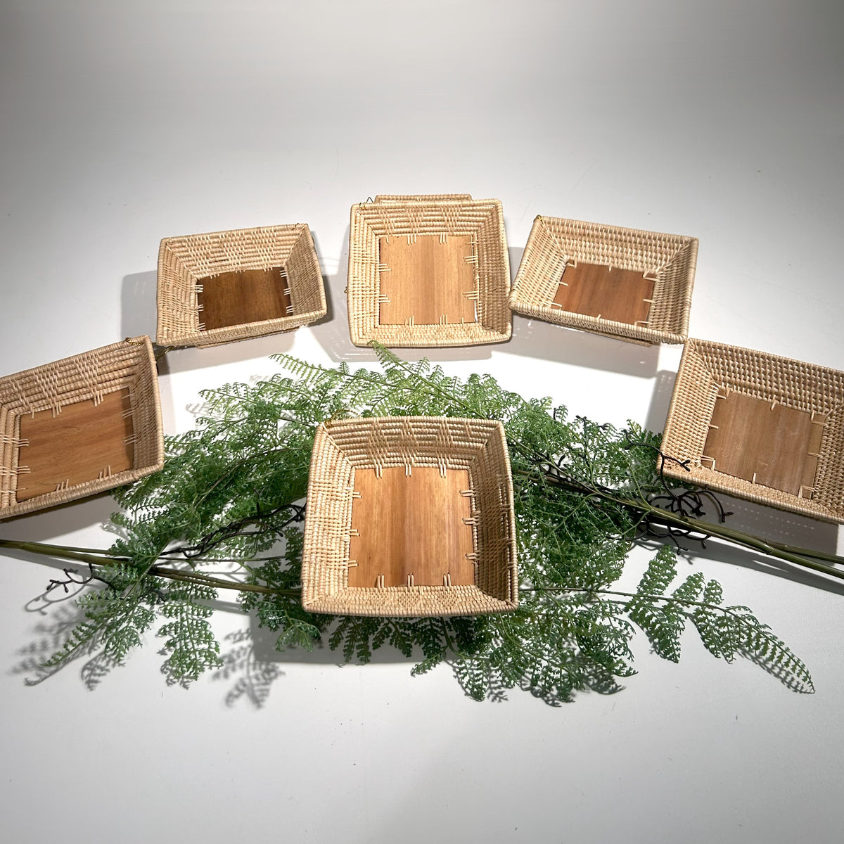 Petite Tray with Palm Leaf Center 1-11SQW