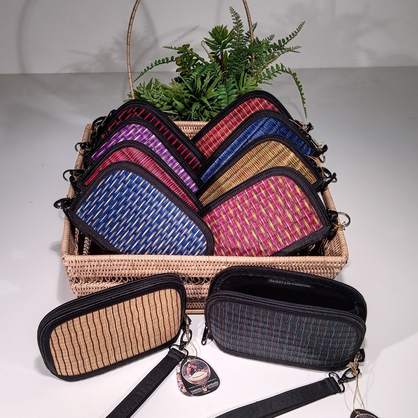 Mini Pochettes with Detachable Wristlet!